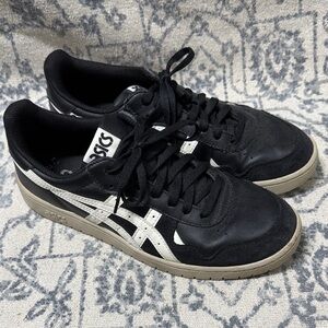 Asics Men's Black and White Sneakers